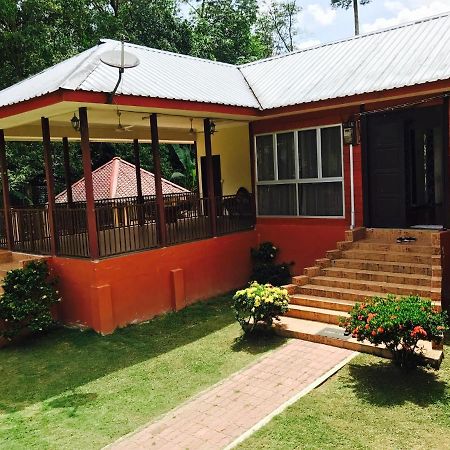 הוילה בטאנג קאלי Desa Kaloi Farmhouse מראה חיצוני תמונה